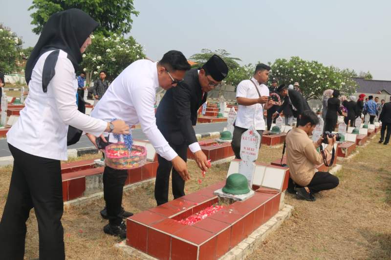 Hari Pahlawan ke-78, Momentum untuk Masa Depan Bangsa dalam Memerangi Kemiskinan dan Kebodohan