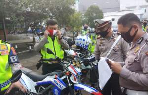Demi Pelayanan Optimal, Perwira Lantas Periksa Kelayakkan Randis