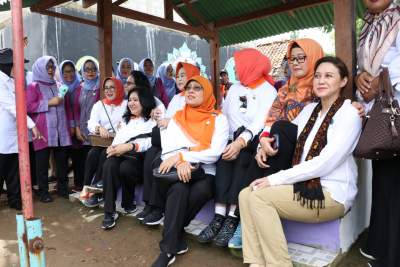 Istri Menteri Kabinet Jokowi Kembali Kunjungi Desa Kohod