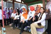 Istri Menteri Kabinet Jokowi Kembali Kunjungi Desa Kohod