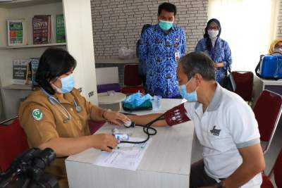 Sekda Monitoring Vaksinasi Booster Lansia di Kecamatan Cikupa