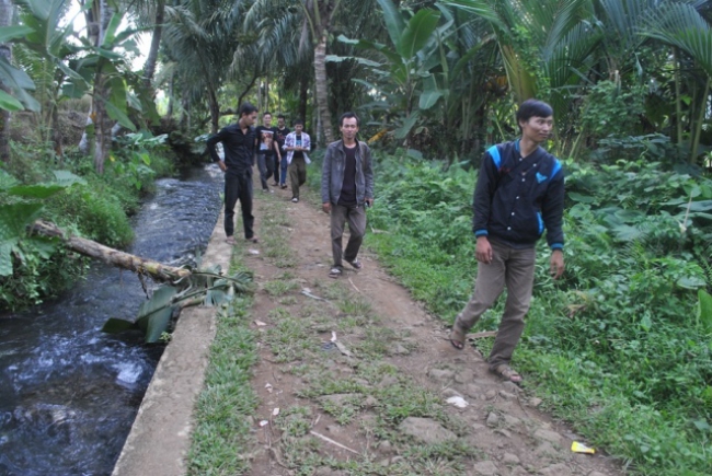 Jalan Menuju Wisata Citaman Rusak
