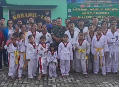 Koramil 14 Panongan latih taekwondo.