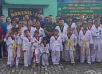 Koramil 14 Panongan latih taekwondo.
