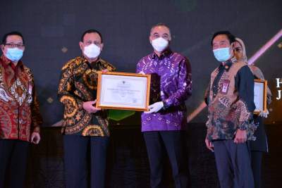 Zaki Terima Anugerah Meritokrasi dari KASN