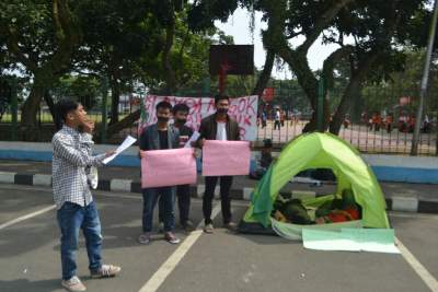 Aktivis Kumala melakukan aksi mogok makan di Puspemkab Lebak