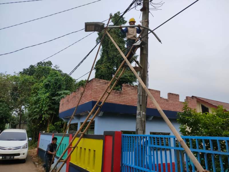 Dishub Realisasikan Usulan Penerangan Jalan dari Aktivis Desa Bunar