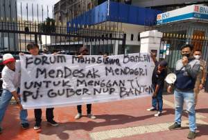 Datangi Kemendagri, Mahasiswa Banten Minta Copot Al Muktabar Jadi Pj Gubernur Banten