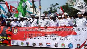 Tolak RUU HIP, Ratusan Ormas Di Tangerang Geruduk Kantor DPRD