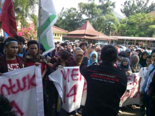 Mahasiswa Desak Rano Bersihkan Banten Dari Antek Atut