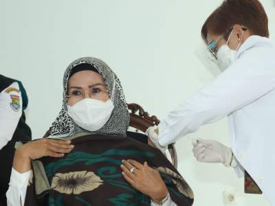 Begini Penjelasan Bupati Serang Disuntik Vaksin Sinovac