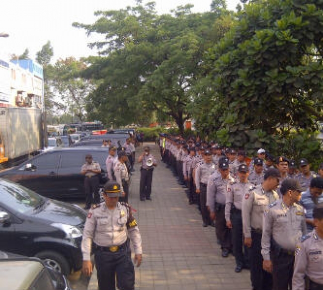 Pasar Induk Dijaga Ketat Polisi Pasca Bentrok