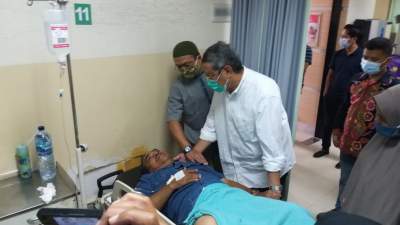 Tampak Cawalkot Benyamin menjenguk timsesnya yang tertabrak akibat intimidasi dari OTK.