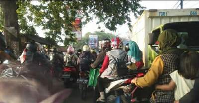 Jalan Raya Mauk Kerap Macet Tiap Hari, Pak Bupati Bantuin Dong