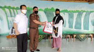 Kejari Kabupaten Tangerang, Berikan Bantuan Sembako Ke Ponpes Al Badar