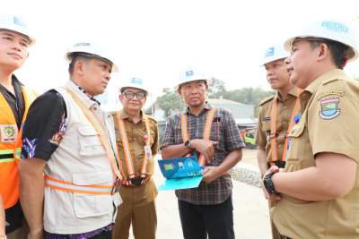 PJ Bupati Andi Ony Tinjau Progres Pembangunan Flyover Cisauk