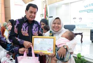 Bupati Tangerang Hadiri Wisuda 132 Bayi Penerima ASI Eksklusif