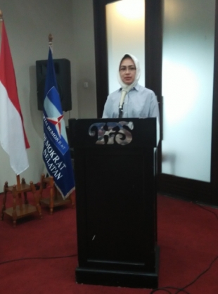 Airin Rachmi Diany saat memaparkan visi misi di Hotel Santika (28/06)