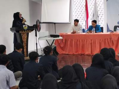 Dihadapan Mahasiswa Ratu Anita Sangadiah KD Beri Motivasi Jadi Pemimpin Unggul