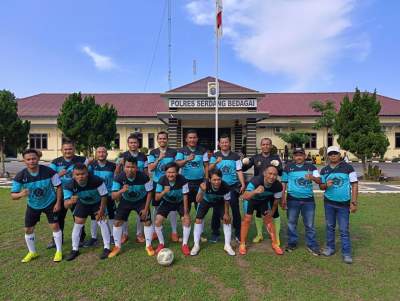 Tim PWI Serdang Bedagai gelar pertandingan sepakbola dengan Polres Serdang Bedagai meriahkan Haonas ke-40.