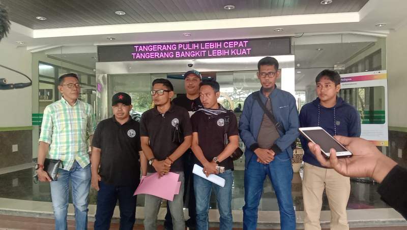 LSM ksatria muda gruduk kantor DPRD.