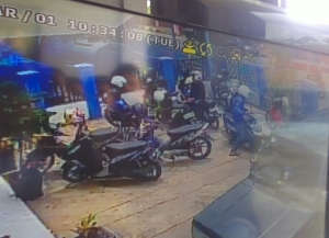 Maling Motor Beraksi Di Kantor PDAM Terekam Kamera CCTV