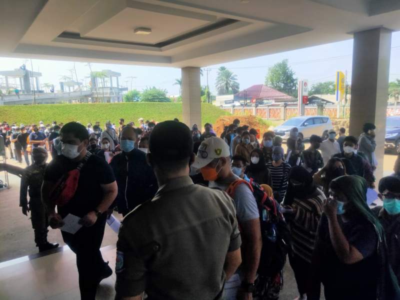 Vaksinasi Massal, Terpantau Masyarakat Tangsel Ramai Datangi Kampus Unpam