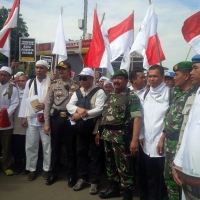 Ratusan massa Berangkat dari Stasiun Rawa Buntu