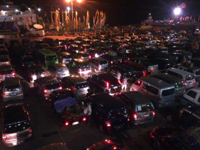 Libur Panjang Nyepi, Pelabuhan Merak Padat