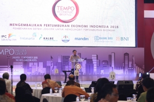 Gubernur Banten Menyampaikan Dua Pertanyaan Pada Acara Economic Briefing 2015