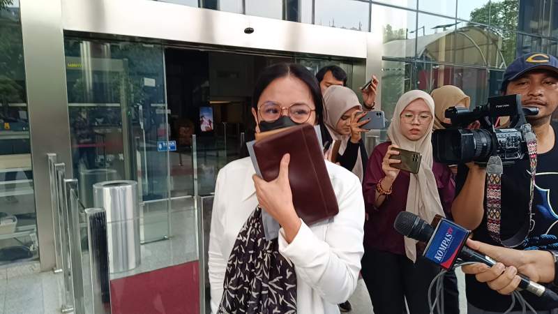 KPK selesai memeriksa istri Rafael Alun, Ernie Meike Torondek, di Gedung KPK, Kuningan, Jakarta Selatan, 4 Juli 2023, lalu.