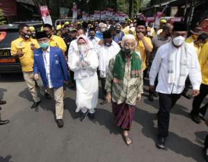 Diawali Deklarasi dan Doa Bersama, Tatu-Pandji Mendaftarkan Diri ke KPU Kabupaten Serang