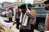 Kapolri Dikalungi Sorban Saat Bersilaturahmi ke Ponpes Tajul Falah