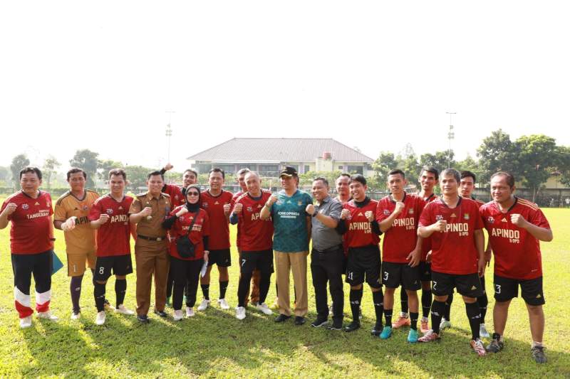 Pj Bupati Tangerang Kickoff Pertandingan Sepakbola Pekan Olahraga Buruh 2024