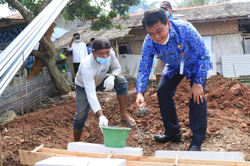 Gelar Baksos HUT Korpri, Sekda Bangun Rumah Warga Miskin di Deaa Pematang