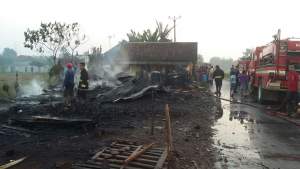 Bangli di Bantaran Sungai Jayanti Ludes Terbakar