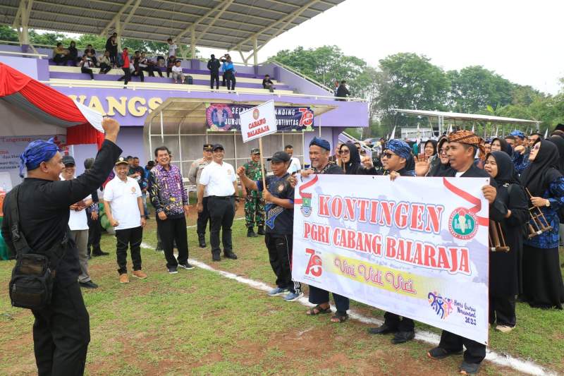 Sambut HUT PGRI, Sekda Buka Olahraga Guru