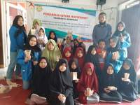 Menumbuhkan Imajinasi Anak-Anak Yayasan Mizan Amanah dengan Stick Ice Cream