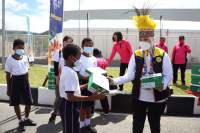 Perwosi Serahkan Bantuan 1.000 Sepatu Olahraga untuk Anak-Anak Papua dan Papua Barat