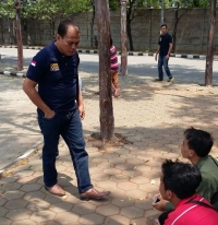  Petugas Polsek Cipondoh saat merazia pengamen dan anjal