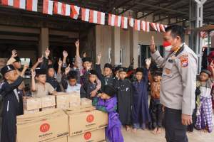 Dirbinmas Polda Banten Bagikan 1000 Nasi Kotak Kepada Anak Yatim