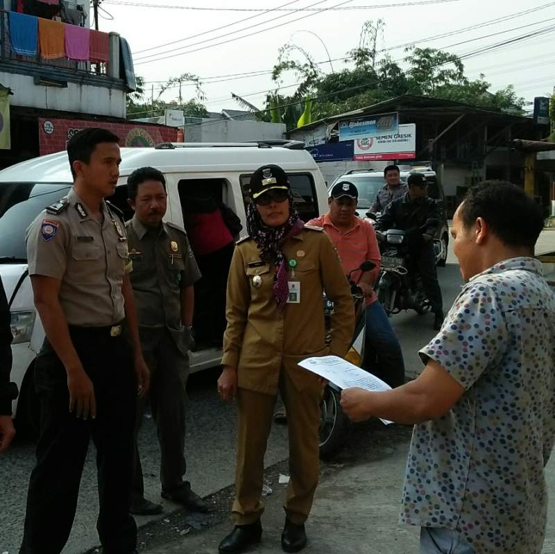 Lurah Binong Sosialisasikan Aturan Larangan Mendirikan Bangunan Ditrotoar