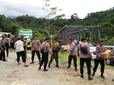 Distribusi batuan untuk korban gempa bumi.