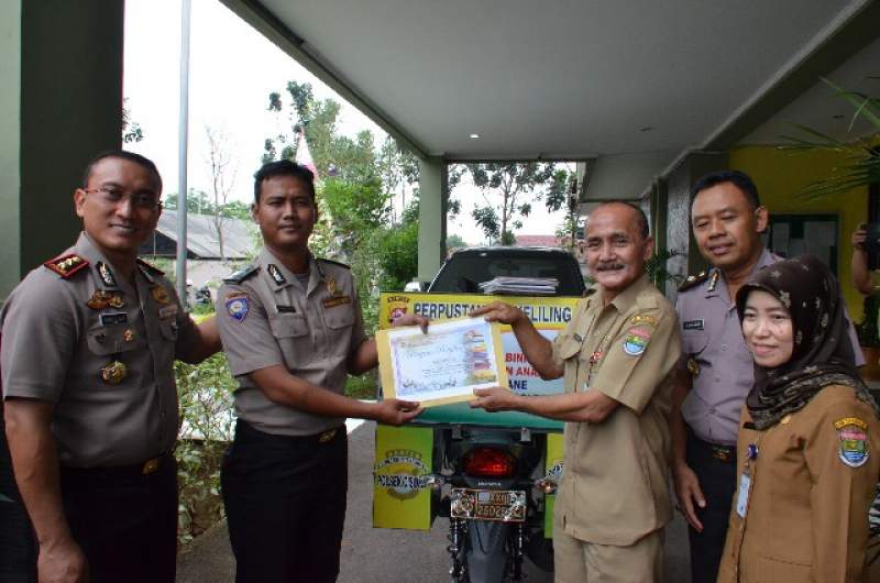 ⁠⁠⁠Sulap Motor Jadi Perpustakaan, Bripka Wahyudin Raih Penghargaan